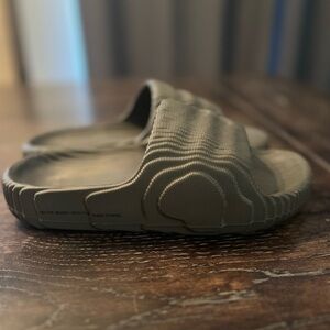 Adidas Adilette 22 slide sandals new men’s s 4 women’s 5